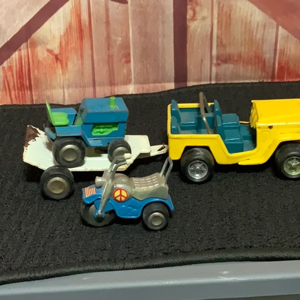 Vintage body, Jeep trailer tractor and trike set.